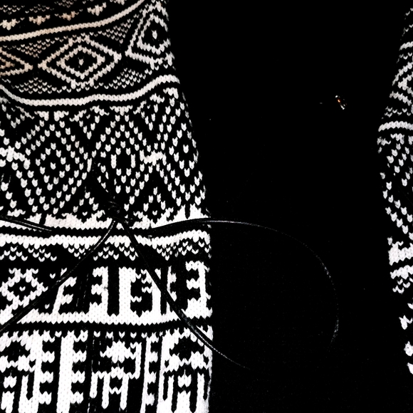 Woman's sweater - Picture 2 of 4